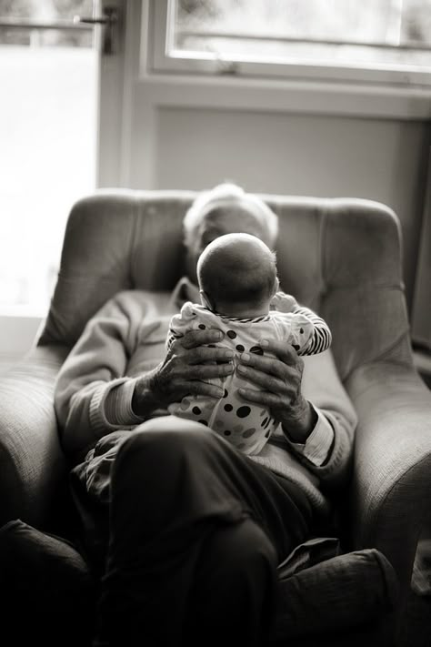 granddad holding the little Spoiled Kids, Foto Baby, White Photo, Baby Photo, Family Love, Baby Pictures, Grandchildren, Baby Photography, Family Photo