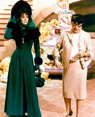 Natalie Wood & Edith Head on the set of The Great Race, 19… | Flickr Edith Head Sketches, Edith Head Designs, Edith Head Fashion, Wood Drawing, Film Costumes, Dangerous Liaisons, Edith Head, The Great Race, Hollywood Costume