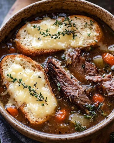 French Onion Beef Short Rib Soup. Tender short ribs, caramelized onions, and Gruyère-topped French bread make this a perfect winter dish. French Onion Short Ribs, Beef Short Rib Soup, Short Rib Soup, French Onion Beef, Short Rib Stew, Rib Soup, Christmas Soup, French Dinner, French Soup