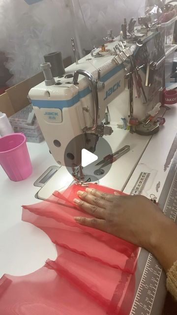 Orlanda Milan on Instagram: "Sewing a corst body - 10 minutes into a few seconds #sewing #diy #corset #bustier #cups" Corset Sewing Tutorial, Cupped Corset, How To Sew Boning In A Corset, How To Insert Boning In Corset, Shaping Underwire Corset With Built-in Bra, Diy Bustier, Zip Tutorial, Inner Corset Construction, How To Cut And Sew Corset With Bra Cup