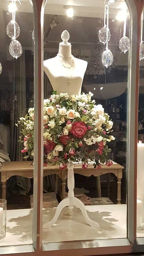 Floral Shop Christmas Window Display, Flower Mannequin Display, Spring Window Display Ideas Store Fronts, Black Mobile Home, Flower Shop Window Displays, Wedding Window Display, Senior Night Table, Florist Window Display, Garden Wall Aesthetic