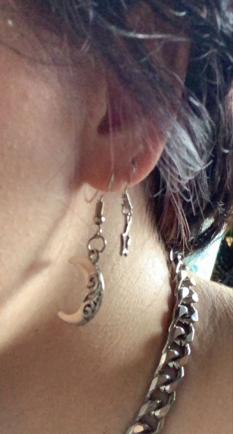 Ear Piercing Ideas Silver Grunge, Wolfstar Earrings, Wolfstar Necklace, Hippie Ear Piercings, Silver Piercings, Second Ear Piercing, Crazy Earrings, Ear Peircings, Grunge Earrings