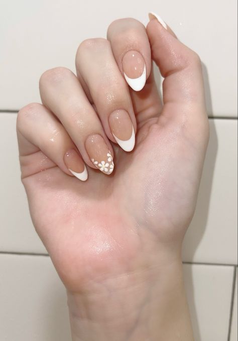 Oval Acrylic Nails, Engagement Nails, Bridesmaids Nails, Short Acrylic Nails Designs, Oval Nails, Neutral Nails, Classy Nails, Chic Nails, Short Acrylic Nails