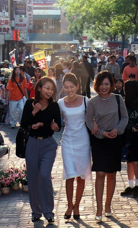 90s Korea, 90s Asian Fashion, Korea Street Style, 1990 Style, South Korea Fashion, 90s Street Style, Korean History, Asian Street Style, 1990s Fashion