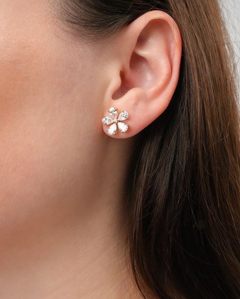 🌺 Rose Gold or White Gold? Which flower will you pick? Adorn your ears with our gorgeous Flower Diamond Earrings! 🌸💎 🦢White Gold Flower Studs 14KW 2.46gr Lab Grown Diamonds 2.60ct total weight F, VS $1380-30% = $966 🪷Rose Gold Flower Studs 14KW 2.38gr Lab Grown Diamond 2.50ct total weight F, VS $1575-30% = $1102 📍Visit us: 66 West 47th Street #22-23 New York, NY 10036 ⌚️Businesses hours: MON-SAT 10.00-5.00pm #labdiamonds #luxuryjewelry #nycjeweler #diamonddistrict #earringsoftheday #f... Flower Diamond Earrings, Ruby Ring Designs, Diamond Flower Earrings, Earrings White Gold, Rose Gold Flower, Earrings Rose Gold, Jewelry Elegant, Luxury Earrings, Silver Jewelry Design