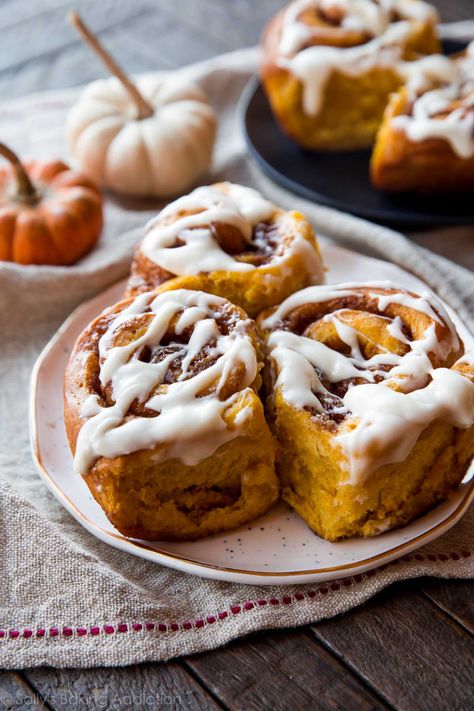 Fall Yummies, Maple Cream Cheese, Sallys Baking, Pumpkin Cinnamon Rolls, Maple Cream, Cinnamon Roll Cake, Cinnamon Rolls Homemade, Cream Cheese Icing, Cinnamon Swirl