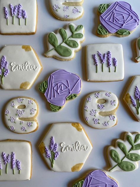 Purple Flower Cookies, Purple Cookies, Lavender Cookies, Lavender Baby Showers, Flower Sugar Cookies, Purple Bridal Shower, Graduation Party Planning, Floral Birthday Party, Bridal Shower Cookies