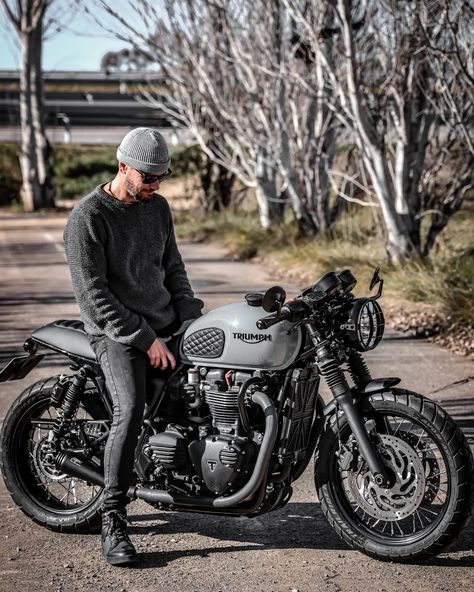 Brat Style Motorcycle, Triumph Bonneville Custom, Triumph Bonneville Scrambler, Triumph Street Scrambler, Triumph Moto, Moto Triumph, Triumph Street Twin, Triumph Cafe Racer, Tracker Motorcycle