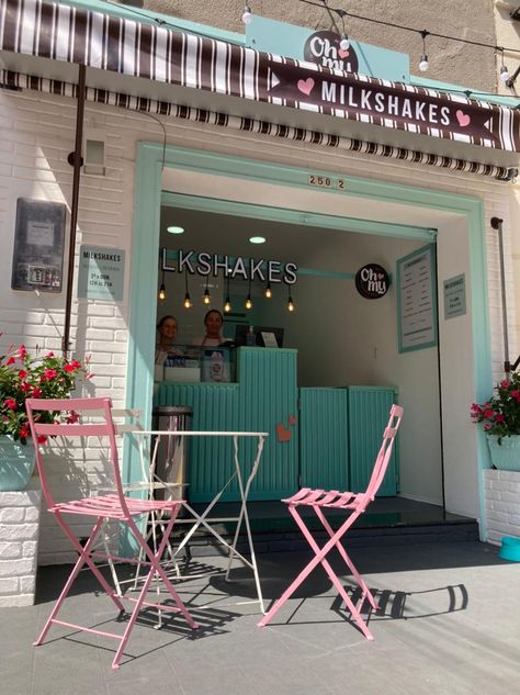 Milkshake Decoration Ideas, Milkshake Bar Interior, Milkshake Bar Ideas, Smoothie Shop Design, Milkshake Business, Ice Cream Shop Aesthetic, Milkshake Design, Milkshake Aesthetic, Vivian Lau