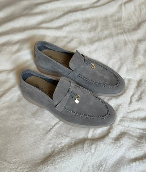 Loro Piana Shoes, Grey Loafers, Heels Slippers, Sneakers Heels, Grey Shoes, Loro Piana, Ladies Shoes, Cute Shoes, Me Too Shoes