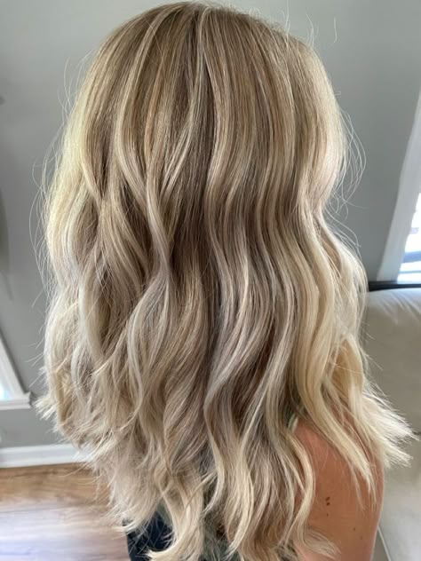 Blond Hair For Summer, Blonde Hair Inspiration With Lowlights, Pretty Blonde Balayage, Hair Styles With Blonde Highlights, Light Blonde Partial Highlights, Light Brunette Hair With Blonde Balayage, Simple Blonde Balayage, Blonde Hair Inspo Shadow Root, Full Highlights Blonde Before After