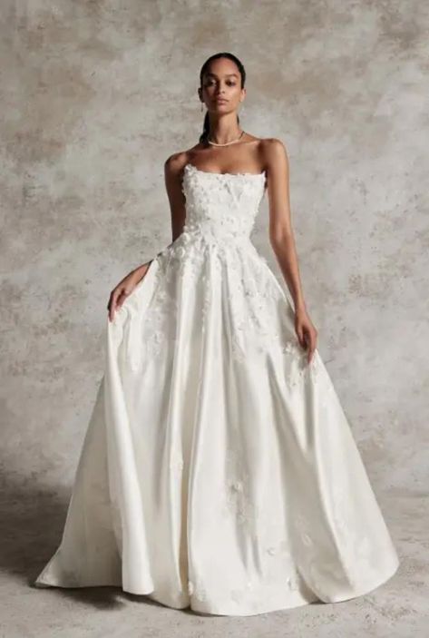 Buckingham Ivory 12 Sample Sale Wedding Dresses Justin Alexander, White Dress Accessories, Justin Alexander Wedding Dress, Justin Alexander Signature, Classic Bride, Timeless Wedding Dress, Beautiful Bridesmaid Dresses, Justin Alexander, Classic Brides