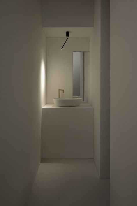 vesoi srl - tubetto immagine 2 Minimalist Toilets, Bathroom Lighting Design, Ceiling Lamp Design, Spa Lighting, Bath Lighting, Interior Minimalista, Bathroom Images, Bathroom Light, Bathroom Spa