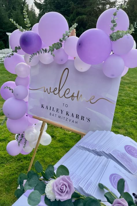 Lavender And White Decorations, Lavander Party Decor, Lavender Party Decorations Birthday, Violet Party Decoration, Lilac And Gold Party Decorations, Light Purple Grad Party, Lavender Balloon Decorations, Purple Graduation Party Ideas Decoration, Lavender Party Ideas