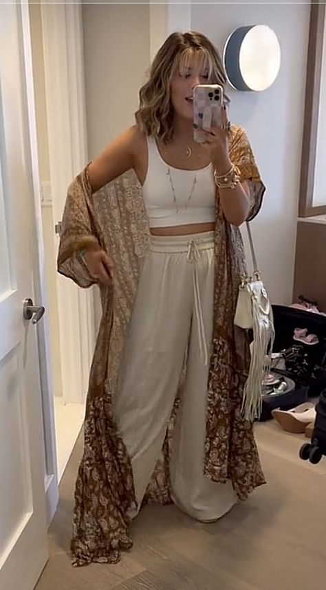 Semi Formal Boho Outfit, Neutral Boho Clothing, Casual Summer Outfits Boho, Classy Hippy Style, Beige Boho Outfit, Boho Lace Skirt Outfit, Boho Minimal Outfit, Boho Trendy Outfits, Flowy Outfits Boho