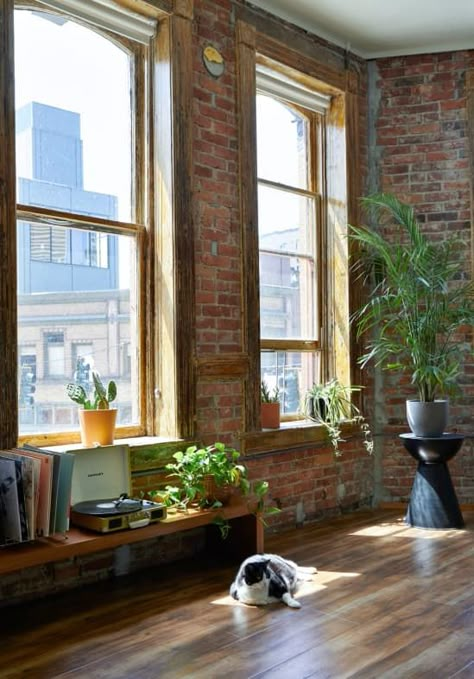 New Yorker Loft, Brick Apartment, Loft Apartment Decorating, New York Loft, Modern Desert, Seattle Homes, Nyc Apt, Apartment Decoration, Geek Decor