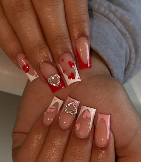 Cute Nail Designs Valentines Day, Nail Inspo Valentines Day Simple, Nail Inspo For Valentines Day, Cute Nails Acrylic For Valentines, Valentine Nail Set Short, Red Short Valentine Nails, Valentines Day Nails Acrylic Long Pink Square, Cute White Valentines Nails, Short Medium Nails Acrylic Design