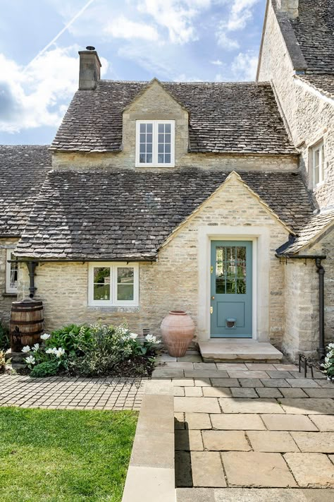 Cotswold House, English Country Cottages, Cotswolds Cottage, English Houses, English Country Cottage, Curated Home, Cottage Exterior, Home Finds, Stylish Interior