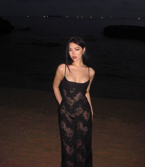 The Beach At Night, Slip Maxi Dress, Backless Long Dress, Beach At Night, Dress Spaghetti Straps, Cami Maxi Dress, Foto Poses, Feeling Confident, Backless Maxi Dresses