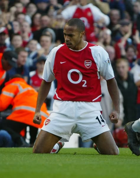 Thierry Henry Arsenal, Arsenal Goal, Arsenal Stadium, Arsenal Fc Wallpapers, Arsenal Wallpapers, Andrea Pirlo, Thierry Henry, Arsenal Players, Arsenal Football Club