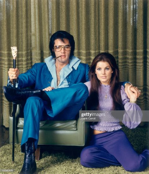 News Photo : American rock legend Elvis Presley with his wife... Elvis Presley Priscilla, Elvis And Priscilla, Elvis Presley Photos, Lisa Marie Presley, Priscilla Presley, Andrew Lincoln, Rock N’roll, Famous Couples, I'm With The Band