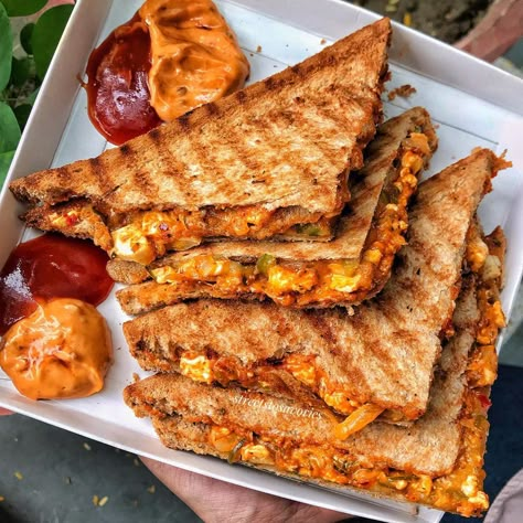 priya on Instagram: “Tandoori Paneer Sandwich 😍❣️ . Had these sandwiches stuffed with tandoori paneer and cheese served with ketchup and there in house dip, and…” Tandoori Paneer Sandwich, Tandoori Sandwich, Cheat Day Food, Chai Pakoda, Paneer Sandwich Recipe, Restaurant Banner, Paneer Sandwich, Tandoori Paneer, Simple Family Meals