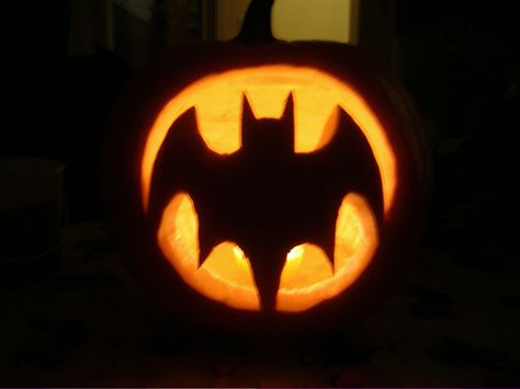 Batman Pumpkin Carving, Easy Pumpkin Carving Patterns, Minion Pumpkin Carving, Batman Pumpkin, Awesome Pumpkin Carvings, Pumpkin Carving Patterns Free, Minion Pumpkin, Scary Halloween Pumpkins, Halloween Pumpkin Carving Stencils