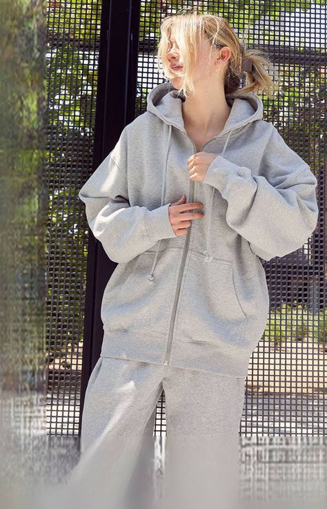 The perfect casual day off fit, oversized baggy feel Oversized Zip Up Hoodie, Hoodie Jacket Women, Comfy Sweatpants, Hoodie Oversize, Grey Joggers, Comfy Sweatshirt, John Galt, Hoodie Outfit, Zip Up Hoodies