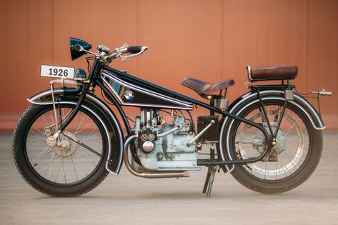 TIMELESS: BMW R32 from the Motos of War Collection. - Pipeburn Treaty Of Versailles, Antique Motorcycles, Bauhaus Style, Bmw Motorcycle, Bmw Motorcycles, Custom Bike, Motorcycle Engine, Motorcycle Design, Classic Motorcycles