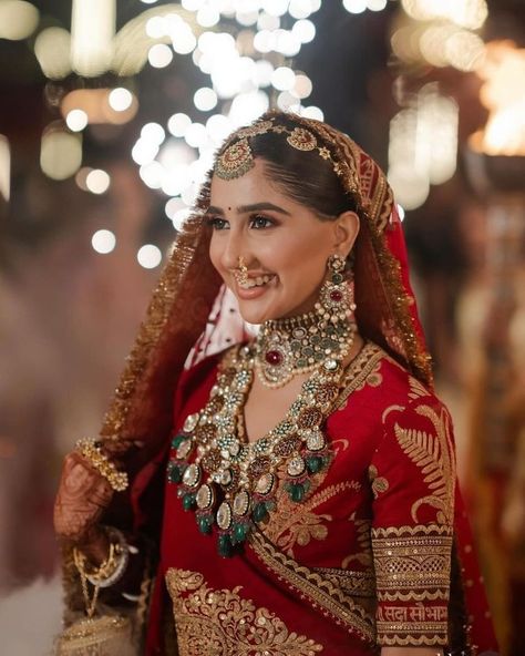 Instagram Bride Shots, Bride Lehenga, Reference Ideas, Sabyasachi Bride, Indian Wedding Bride, Aditi Rao, Bride Photos, Makeup Images, Indian Bridal Photos