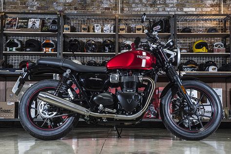 Yamaha Xsr700, Moto Guzzi V7, Triumph Street Twin, Triumph Cafe Racer, Triumph Bikes, Red Street, Ducati Scrambler, Open Face Helmets, Triumph Bonneville