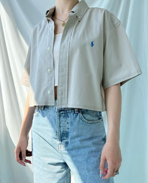 Cropped Polo Shirt Outfit, Crop Polo Outfit, Crop Tshirt Outfit, Polo Outfit Women's, Cropped Button Up Shirt Outfit, Florida Summer Outfits, Cropped Shirt Outfit, Polo Shirt Outfit Women's, Crop Shirts For Women