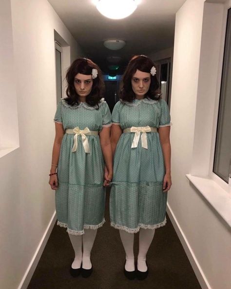 Scary Twins Halloween Costumes, Grady Twins Makeup, Woman Scary Costume, Scary Twin Halloween Costumes, Shining Twins Makeup, Haunted House Costumes Women, Creepy Twins Costumes, The Shining Halloween Costume, Shining Halloween Costume