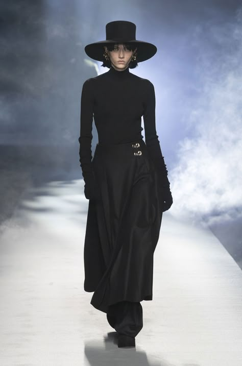 The Modern-Day Power Of Southern Gothic Fashion #refinery29uk Southern Gothic Fashion, Sofia Steinberg, Gothic Ideas, Southern Gothic, Milano Fashion Week, Gothic Aesthetic, Alberta Ferretti, Moda Vintage, Black Hat