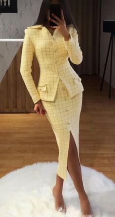 Classy Skirt Suits For Women, Stylish Blazers For Women, Skirt Suits For Women Classy, Stylish Blazers, Costum Elegant, Corporate Dress, Elegant Outfit Classy, Stylish Work Attire, Elegant Dresses Classy