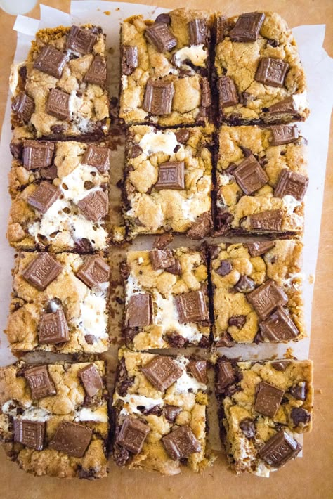 S'mores Cookie Bars - a graham cracker crust topped with cookie dough full of marshmallows. A fun twist to get that s'mores flavor all year round. S’more Cookie Bar Recipe, Pinch Of Yum Smores Bars, Oreo Smores Bars, S’mores Desert Ideas, Preppy Kitchen Smores Bars, S’mores Baked Goods, S’mores Chocolate Chip Cookie Bars, S’mores Cookie Bars Recipe, Easy S’mores Bars