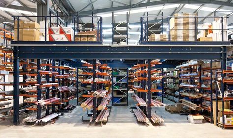 Warehouse Design Storage, Warehouse Mezzanine, Warehouse Layout, Store Shelves Design, Mezzanine Floor, Warehouse Shelving, Metal Storage Racks, Warehouse Design, Warehouse Management