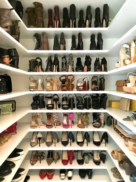 Vicente Wolf, Organiser Son Dressing, Hanging Drawers, Tidy Bedroom, Maximize Closet Space, Organizational Design, Accessories Closet, Smart Closet, Tiny Closet