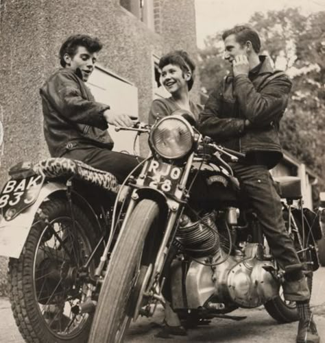 Brit Rockers circa 1963 - Imgur Greaser Aesthetic, Mods And Rockers, Cafe Motorcycle, Eddie Cochran, Motos Vintage, Teddy Boys, Moto Vintage, Rockabilly Fashion, Psychobilly