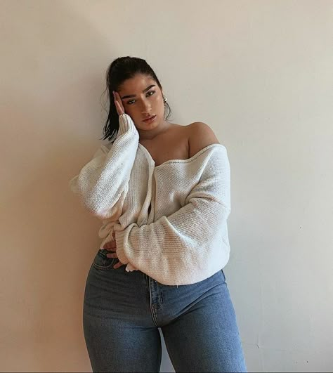 banner morales: block shot : hoops series: kennedy ryan : aesthetic Plus Size Posing, Look Plus Size, Foto Poses, Trik Fotografi, Body Reference, Curvy Girl Fashion, Curvy Girl Outfits, Curvy Outfits, Look Plus