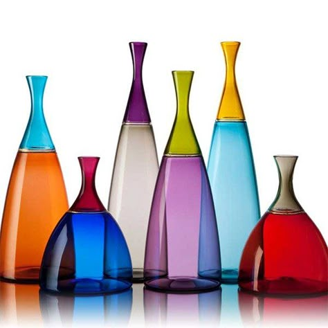 Vetro Vero’s handblown Simpatico Vessels are available in a variety of candy-color combinations. vetrovero.com Glas Art, Glass Decanter, Contemporary Glass, Glass Vessel, Bottles And Jars, Beveled Glass, Architectural Digest, Bottle Design, Glass Sculpture