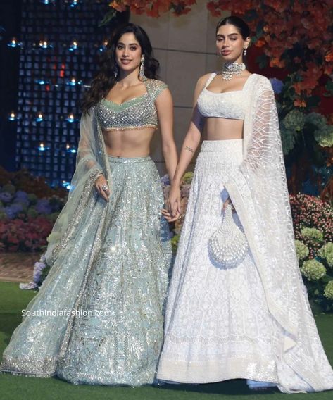 Ambani Wedding Guests, Indian Engagement Party Outfit Guest, Bollywood Wedding Guest Outfit, Engagement Guest Outfit Indian, Radhika Merchant Engagement, Reception Lehengas, Anant Ambani And Radhika Merchant, Khushi Kapoor, Radhika Merchant