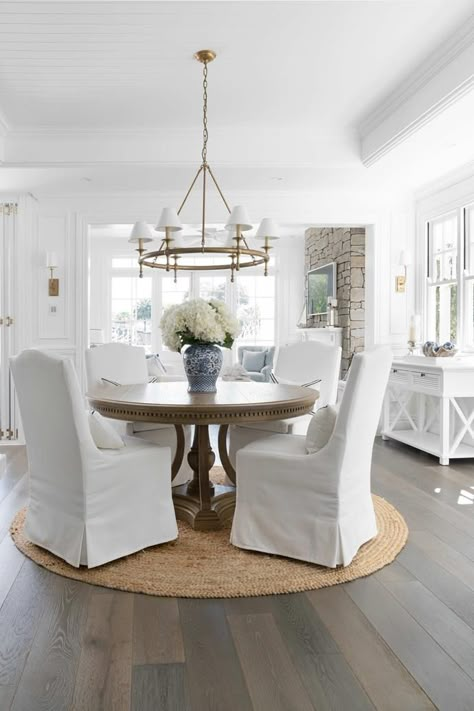 Round Table Dining Room Chairs, Hamptons Interior Design, Hamptons Dining, Provincial Home, Hamptons House, Hamptons Style, Formal Living Rooms, Sunshine Coast, Traditional Decor