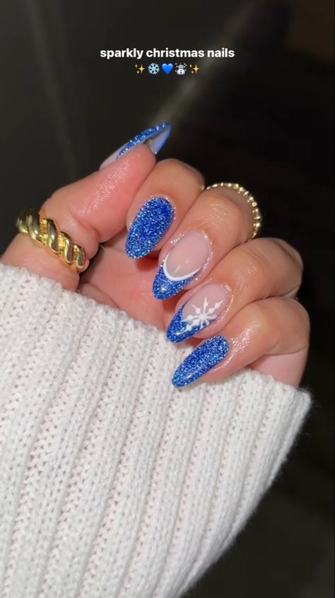 Christmas Nail Art Almond, Blue Sparkle Nails Almond, Blue And White Xmas Nails, Blue Sparkly Christmas Nails, December Nails Christmas Almond, Christmas Nails Almond Blue, Christmas Nails Blue Short, Christmas Nails White And Blue, Winter Nails White And Blue