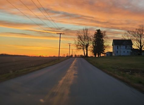 𝕵𝖆𝖓𝖊 on Twitter: "… " Midwestern Gothic, Midwest Gothic, Southern Aesthetic, All The Bright Places, Gothic Ideas, Midwest Emo, By Any Means Necessary, American Gothic, Gothic Aesthetic