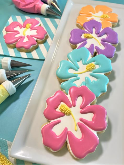 Luau Cookies, Summer Birthday Cake, Summer Cookie, Beach Cookies, Summer Baking, Fiesta Tropical, Hawaiian Birthday, Tropical Birthday, Summer Cookies