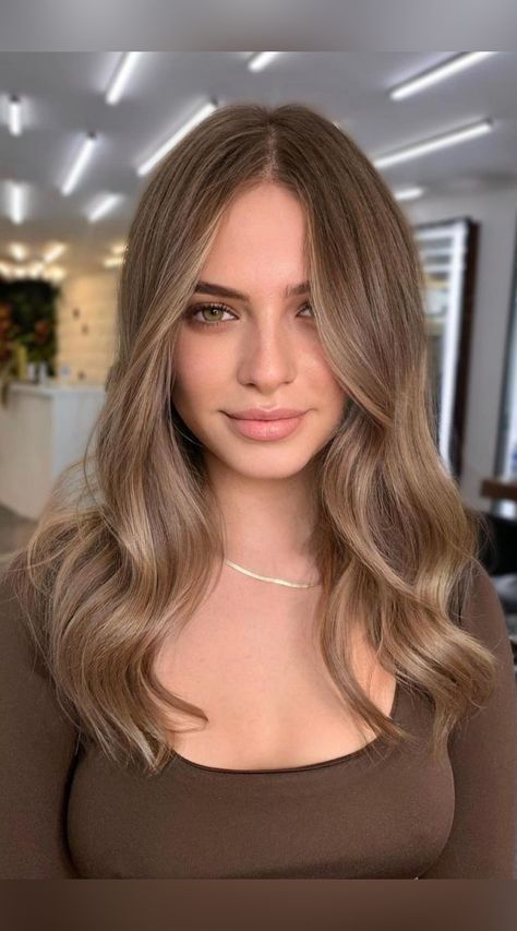 Shades of dark blonde hair can range from a dark golden tone to a cooler tone of dark ash which makes it a versatile hair color for all seasons and many skin tones. Hit the link to see pictures of this season’s best dark blonde hair colors for your inspiration! (Photo credits IG @sabri.abic) Tmavý Blond, Dark Ash Blonde Hair, Dark Blonde Hair Color, Brown Hair Inspo, Ash Blonde Hair, Brown Hair Balayage, Dark Blonde Hair, Blonde Hair Inspiration, Light Hair Color