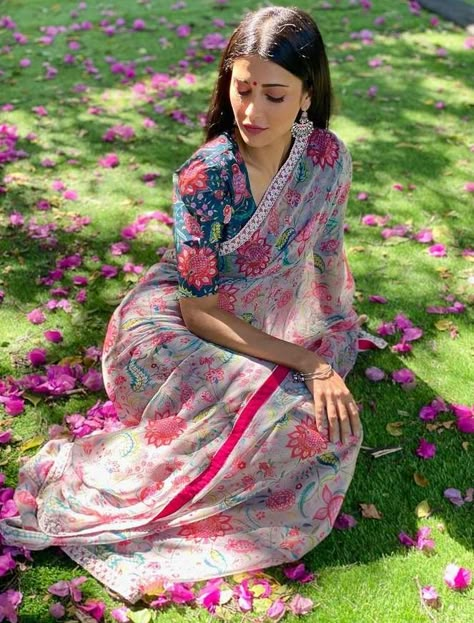 Floral Sarees, Floral Saree, Shruti Hassan, Saree Poses, Indian Fashion Saree, Indian Dresses Traditional, Bollywood Style, Saree Trends, Stylish Sarees