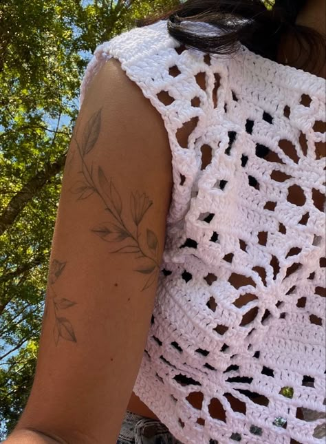 Vine Tattoos Arm, Line Vine Tattoo, Fine Line Tattoos For Women, Line Tattoos For Women, Arm Cuff Tattoo, Line Tattoo Arm, Arm Wrap Tattoo, Wrap Around Tattoo, Around Arm Tattoo