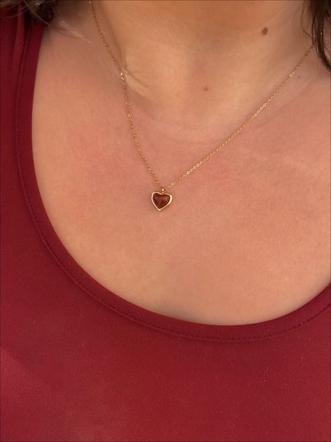 00s Mode, Red Heart Necklace, Golden Trio, Carnelian Crystal, Jewelry Accessories Ideas, Dope Jewelry, Stone Healing, Classy Jewelry, Gold Heart Necklace